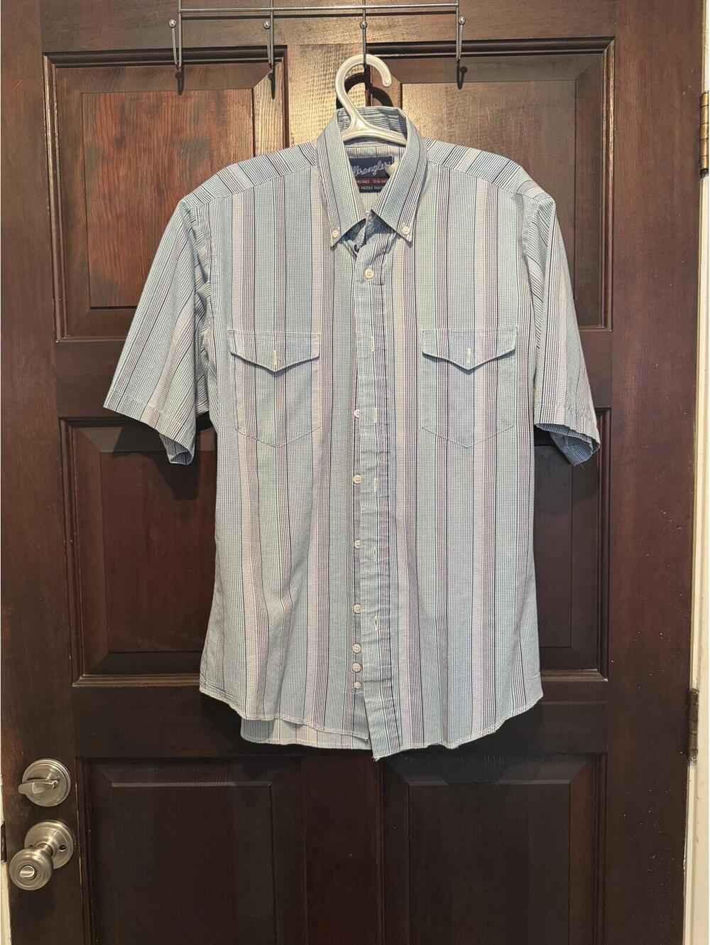 Vintage Wrangler Men's Short Sleeve Button-Up Shirt Patterned Size Medium